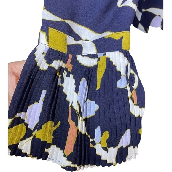 Ann Taylor Pleated Cuff Butterfly Print Blouse Size M - Picture 5 of 9